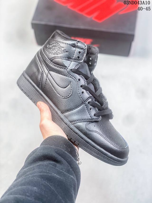 耐克 Nike Air Jordan 1 Retro High Og 乔丹一代篮球鞋复刻运动鞋 皮面高帮板鞋的设计灵感源自运动夹克 带你重温入选球队时刻 采用经