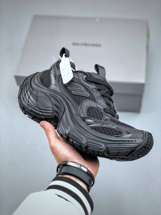 Balenciaga Cargo Sneaker 10Xl 巴黎世家 Balenciaga 2024 秋季大秀拉开帷幕 又一双更为夸张的鞋运动鞋正式亮相 真真是