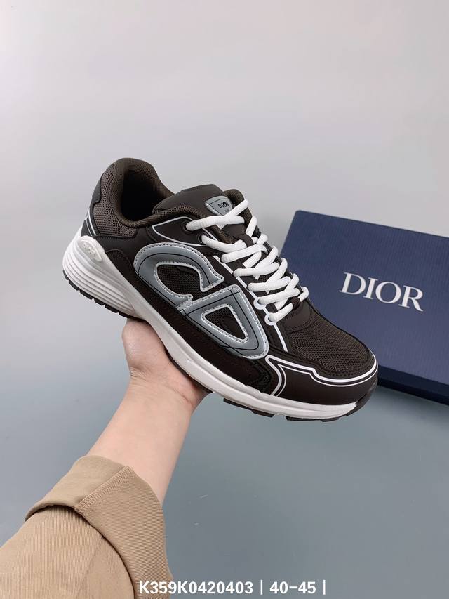 公司级dior B30 迪奥网眼织物低帮运动休闲鞋 该款系列采用黑网色眼织物白和色科技料面精心制 作饰以反光 Cd30 图形标志 外格轻盈的刻雕效果橡胶鞋搭底配