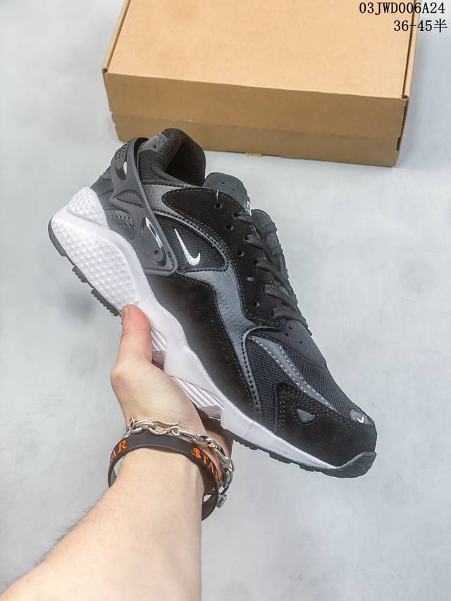 Nike Air Huarache Runner 华莱士12代网面透气氯丁橡胶运动休闲跑鞋 此款鞋采用近几年比较流行的版型设计 外观时尚大气 鞋底采用耐磨的材质
