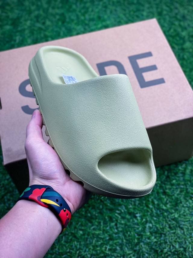 升级版本 Yeezy Slide ”Salt“ 30 货号：Fz5904 Z1 椰子拖鞋 同源公司eva粒子环保塑料 原厂指令配方 弹性卡色均保持原鞋一致 匠心