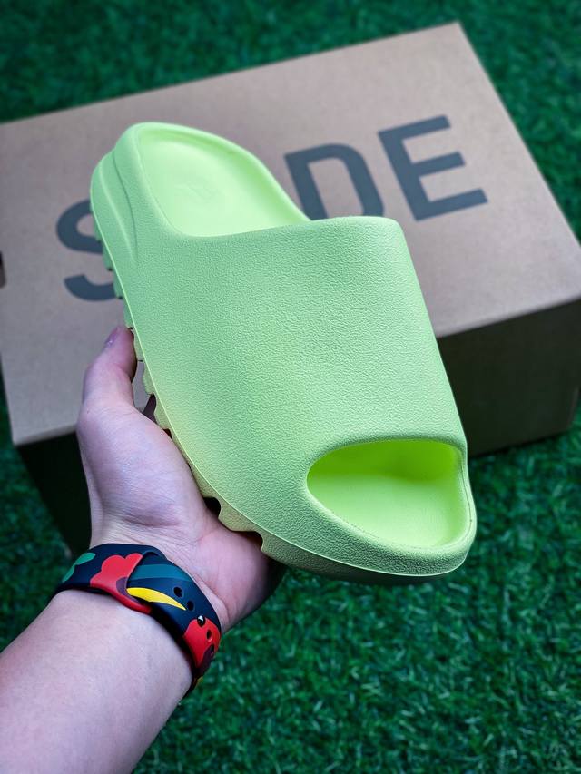 升级版本 Yeezy Slide ”Salt“ 30 货号：Hq6447 Z1 椰子拖鞋 同源公司eva粒子环保塑料 原厂指令配方 弹性卡色均保持原鞋一致 匠心