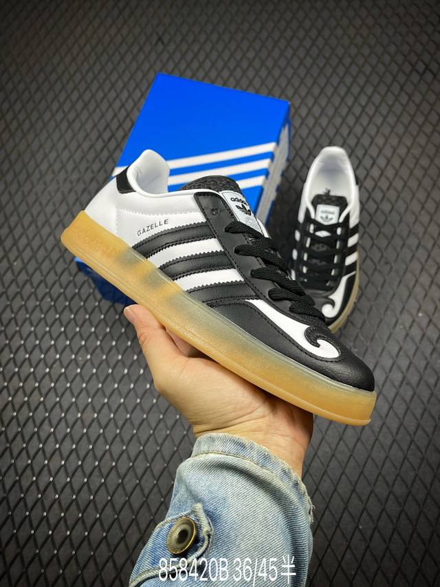 Adidas Originals Gazelle Indoor 三叶草休闲防滑耐磨低帮板鞋 鞋头出色设计 塑就出众贴合感 稳固的后跟贴合足部曲线设计 软弹舒适