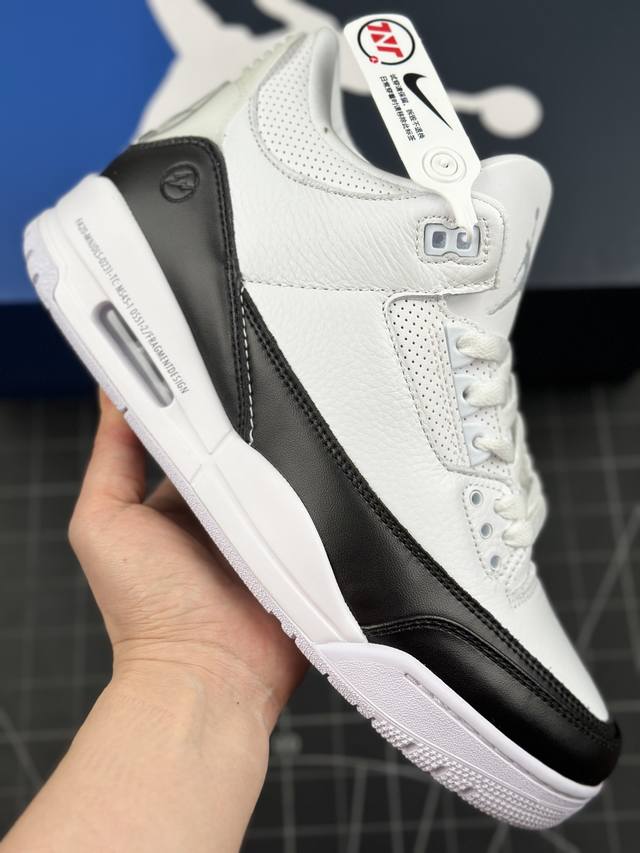 核心私 公司级 Fragment Design X Air Jordan 3 藤原浩 闪电联名 Aj3 乔丹3代 乔丹篮球鞋系列 整鞋以经典百搭的黑白主题呈现，
