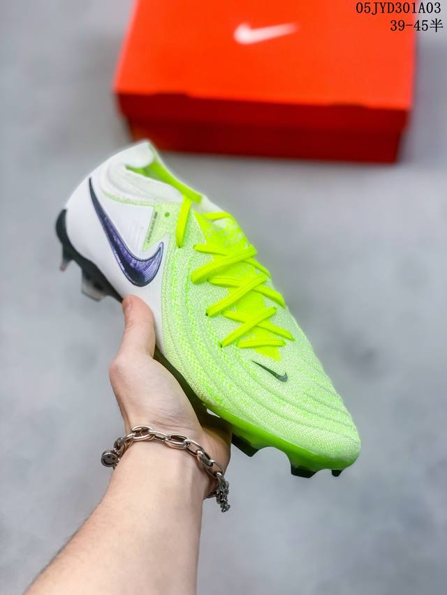 Nike 耐克 耐克推出国家队专属款street Gato小场足球鞋 耐克为参加2022年卡塔尔世界杯的巴西、法国以及英格兰推出球队专属款street Gato