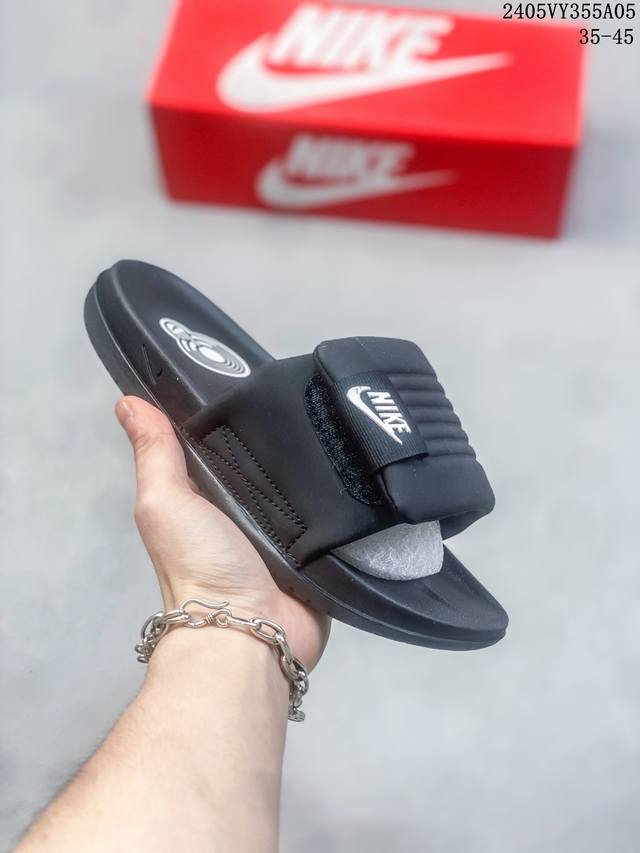 Nike W Benassi Stussy 百搭单品 具有非常高的科技含量。最具代表的拖鞋系列来讲，用最符合人体工学的科技造出最符合人穿着的鞋子。超软舒适踩屎脚