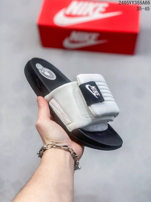 Nike W Benassi Stussy 百搭单品 具有非常高的科技含量。最具代表的拖鞋系列来讲，用最符合人体工学的科技造出最符合人穿着的鞋子。超软舒适踩屎脚