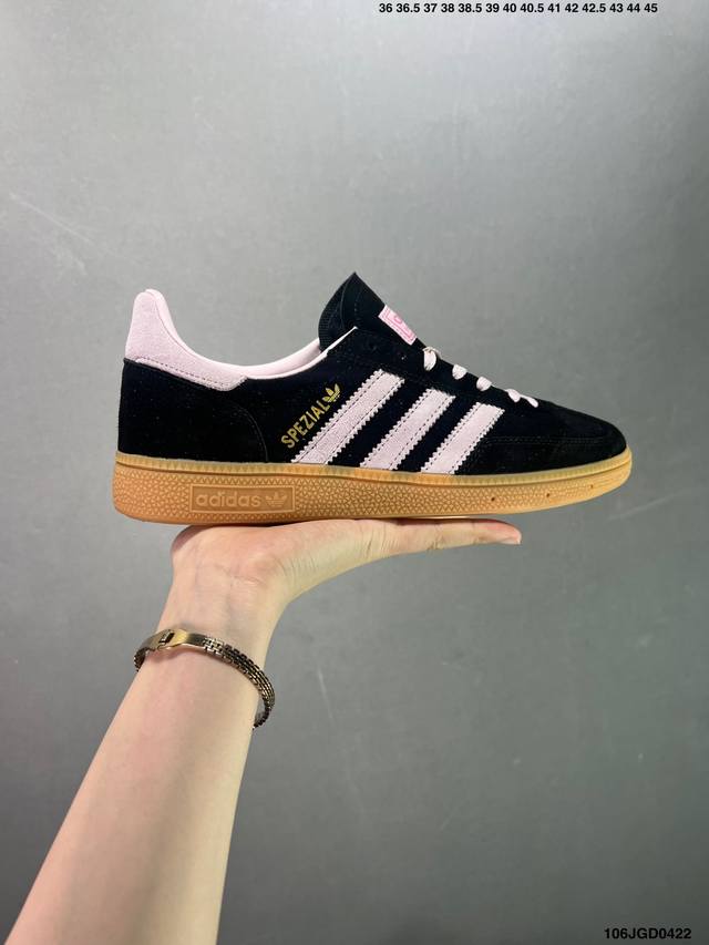 Adidas Ordinals Handball Spzl 黑粉 此款鞋采用近几年比较流行的版型设计，外观时尚大气。鞋底采用耐磨的材质，穿上它，让您感觉到舒适的
