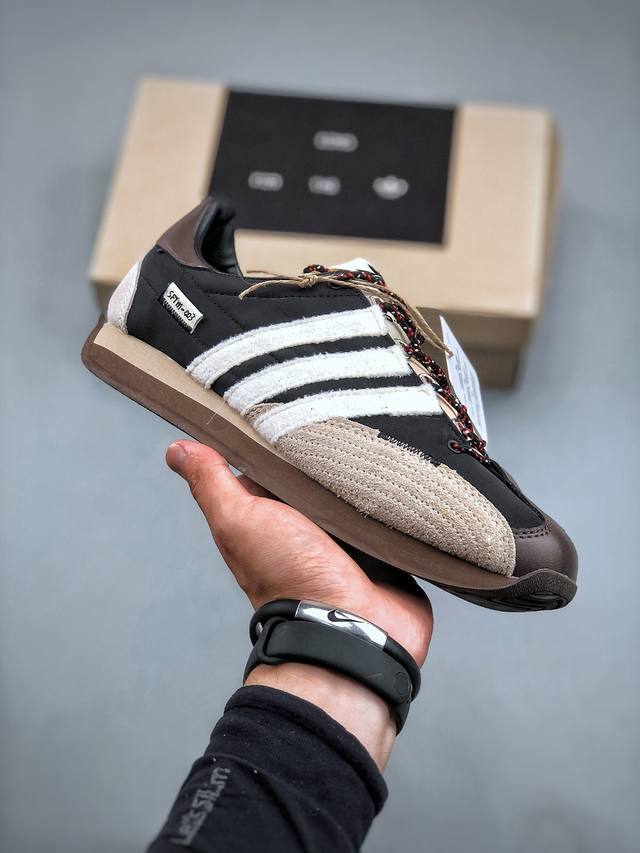 Adidas Originals Shadow Turf X Song For The Mute 黑白棕阿迪联名款 潮流复古运动休闲鞋鞋款采用了低帮的造型 方便
