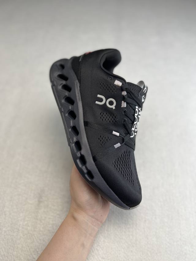 On 昂跑 Cloudventure X 户外轻便低帮轻量旅游鞋 印有专属大理石纹的missiongrip科技橡胶鞋底 采用传统系带方式 鞋面采用防水科技薄膜
