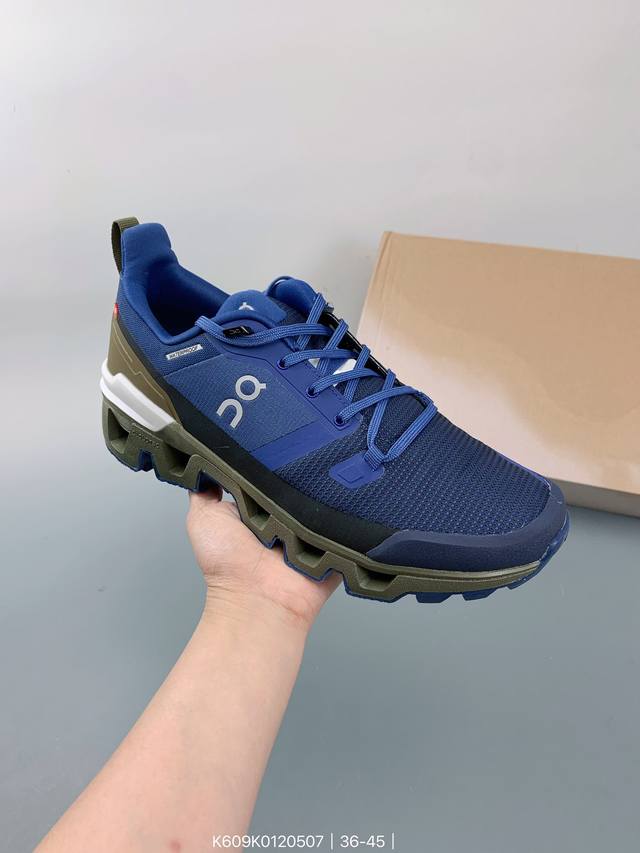 On 昂跑 Cloudsurfer 训练型缓震 防滑透气 低帮轻量跑步鞋 相对于之前相对轻薄的中底，Cloudtec Phase中底更为厚软，能够提高更舒适的脚