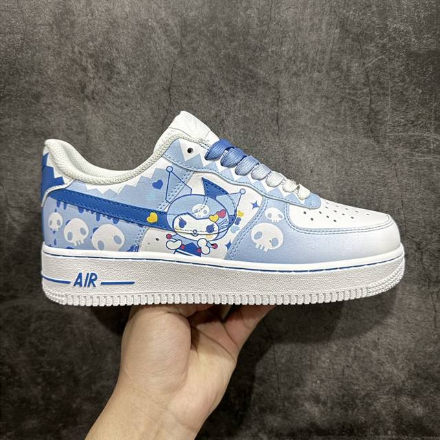 公司级 Doraemon×Nike Air Force 1 Low小巫女联名款 骷髅头空军一号 渐变白蓝 低帮休闲板鞋 定制皮料 纯正空军板型 原装定制鞋盒 原