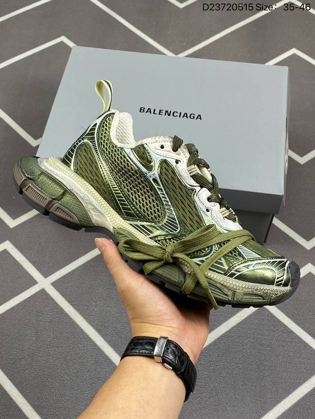Balenciagam Suede 巴黎世家3Xl 网布系带 低帮 灰蓝色 老爹鞋 3Xl鞋款延续了近年来大火的“老爹鞋’鞋型，同时又通过特殊系带的方式，增加了