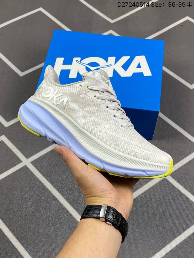 Hoka One One Clifton 9 低帮 粉紫蓝 防滑耐磨低邦跑步鞋 始终致力于为所有跑者提供更新、更好的跑步装备。相比常规跑鞋，Hoka One O